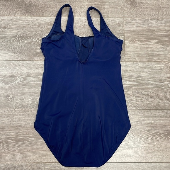 Lands’ End 510136 Tugless Low Leg One Piece Swimsuit Navy 10 - Picture 11 of 16